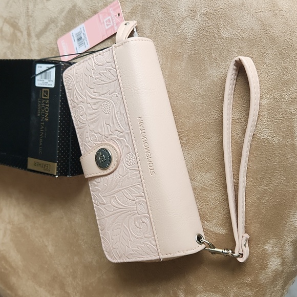 NWT ❗️ Stone Mountain blush tooled wristlet bonded leather - Picture 11 of 12